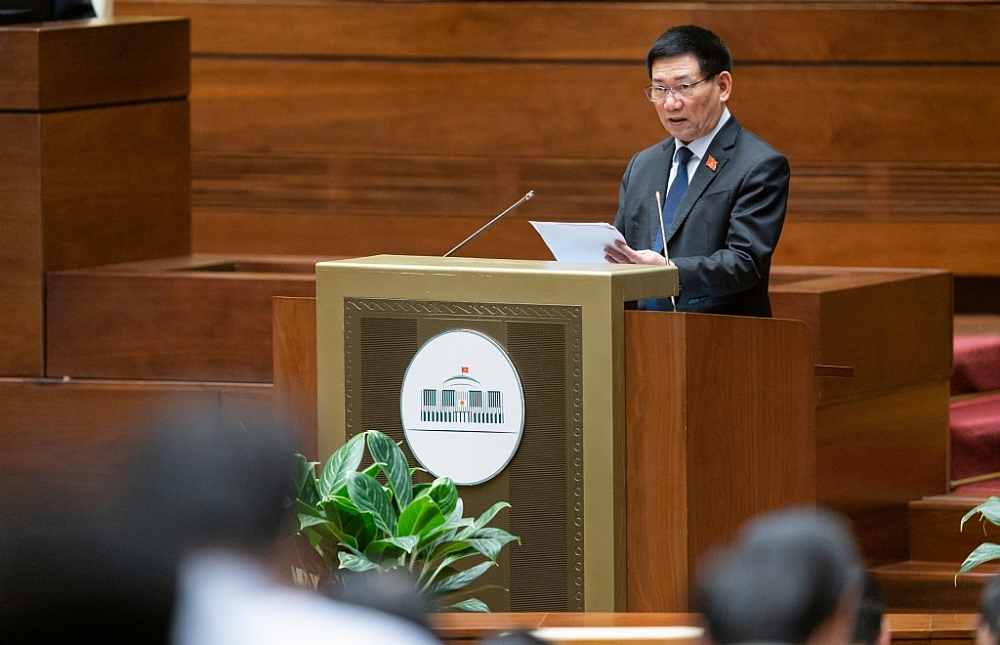 Bộ trưởng Bộ Tài chính Hồ Đức Phớc trình bày Tờ trình về dự án Luật Giá (sửa đổi). Ảnh: Quochoi.vn