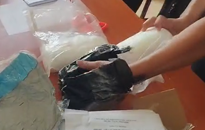 Phát hiện gần 1.800 gam ma túy đá chuyển phát nhanh từ Mỹ về Việt Nam