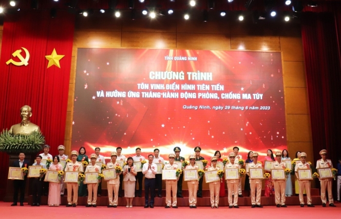 Tập thể, cá nhân thuộc Hải quan Quảng Ninh được vinh danh trong đấu tranh chống ma túy