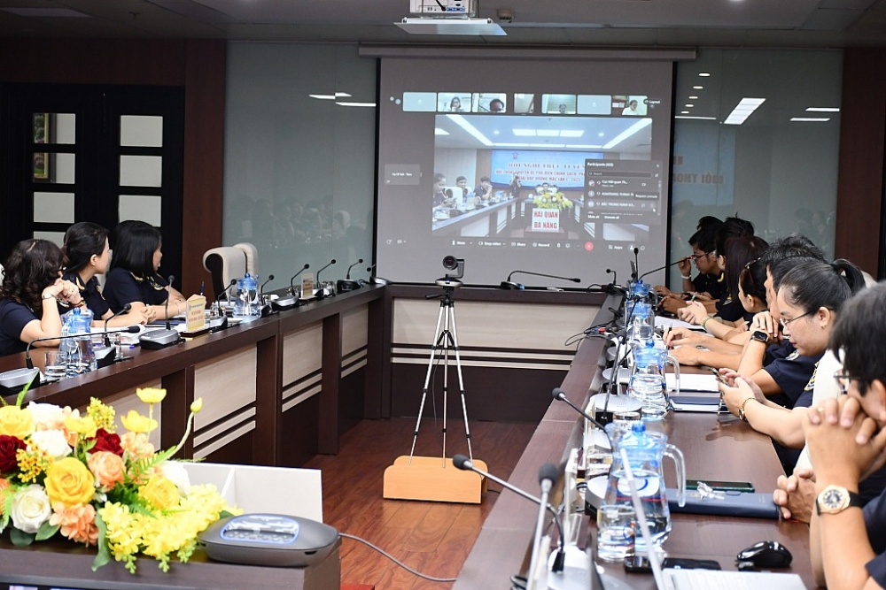Một cuộc hội nghị đối thoại với doanh nghiệp được Cục Hải quan Đà Nẵng tổ chức mới đây. Ảnh: Hồng Vi