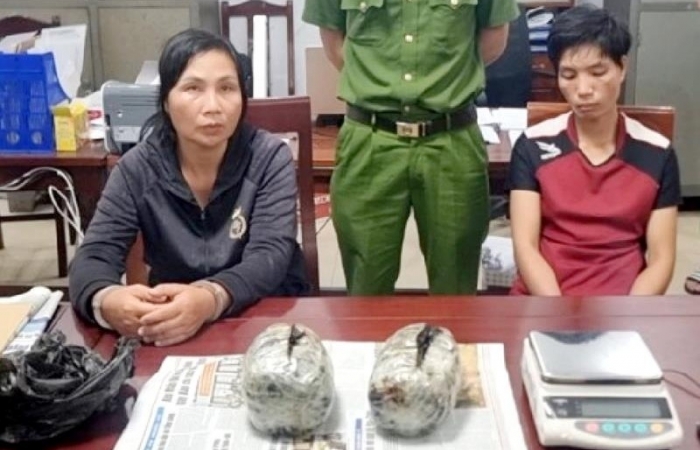 Nghệ An bắt hai đối tượng vận chuyển 5 kg thuốc phiện từ nước ngoài về Việt Nam