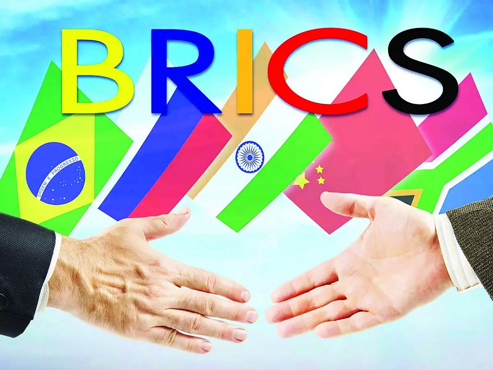 13 nước chính thức yêu cầu tham gia và ít nhất 7 nước bày tỏ sự quan tâm gia nhập BRICS