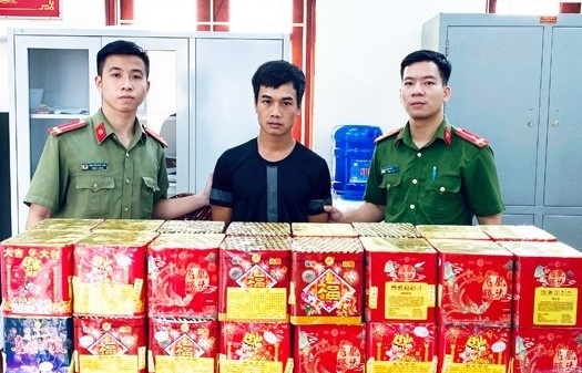 Lạng Sơn: Bắt đối tượng vận chuyển trái phép 70 kg pháo nổ