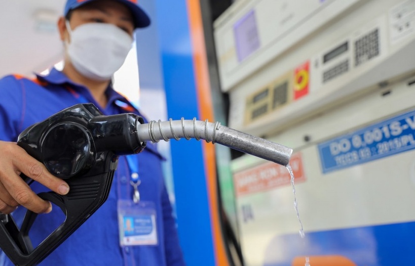 Giá xăng dầu đồng loạt tăng, RON95-III có giá 25.748 đồng/lít