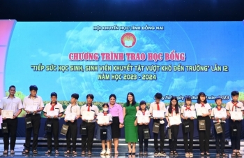 Vedan Việt Nam trao học bổng “Tiếp sức học sinh, sinh viên khuyết tật vượt khó đến trường”