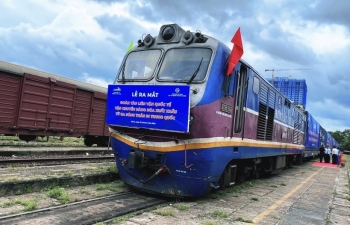 Ra mắt đoàn tàu liên vận quốc tế vận chuyển hàng hóa từ ga Sóng Thần đi Trung Quốc