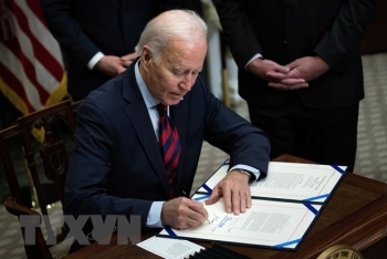 Tổng thống Mỹ Biden ký ban hành đạo luật ngân sách tạm thời