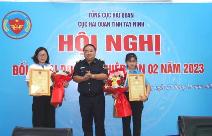 Hải quan Tây Ninh trao Giấy chứng nhận thành viên Chương trình tuân thủ pháp luật hải quan cho 4 doanh nghiệp