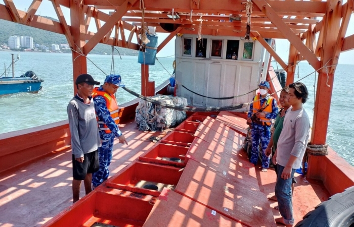 Cảnh sát biển bắt giữ tàu chở 90.000 lít dầu DO không có giấy tờ hợp pháp