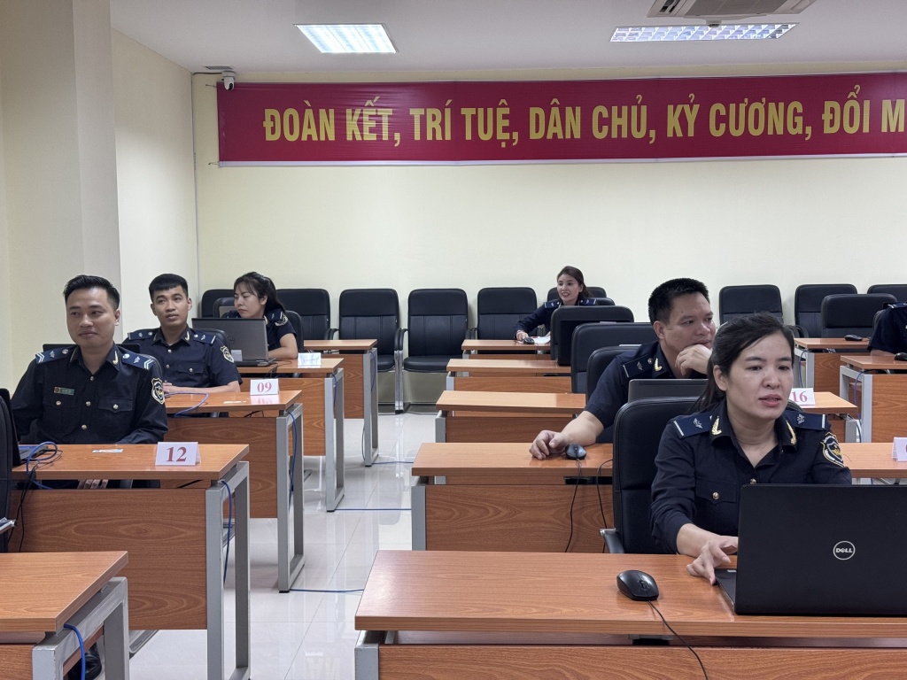 83 công chức Cục Hải quan Lào Cai tham gia đánh giá năng lực