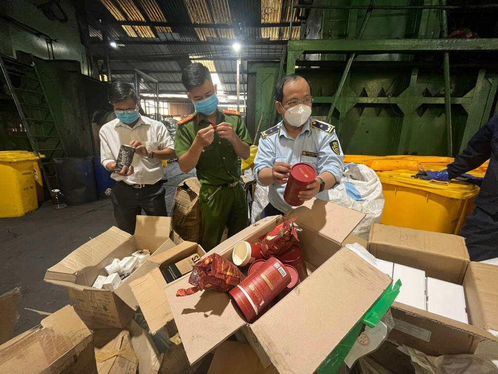 TP Hồ Chí Minh: Tiêu hủy trên 27.000 sản phẩm hàng giả, hàng lậu