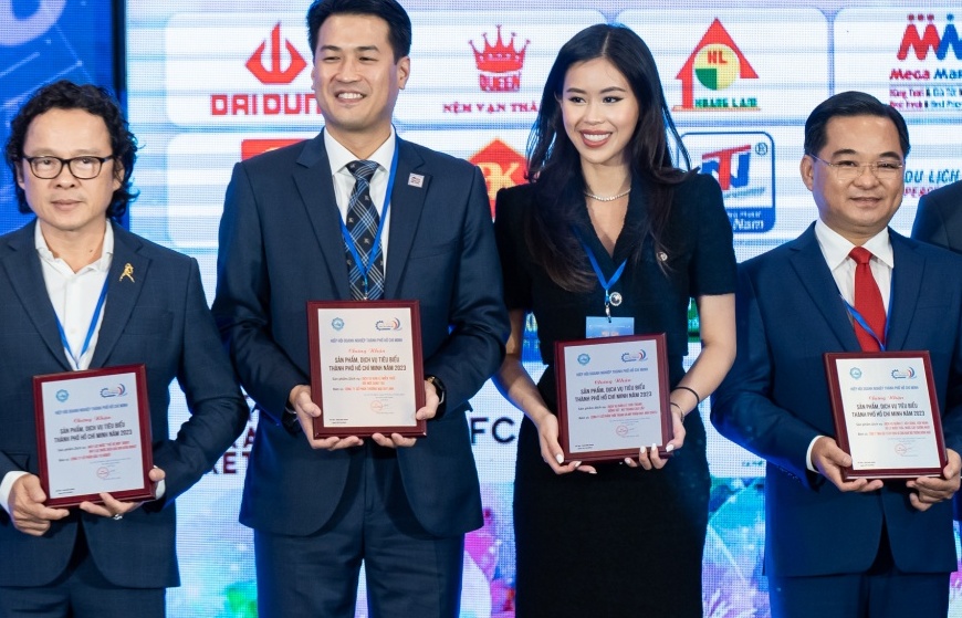 CEO Tiên Nguyễn nhận danh hiệu “SME Excellence” năm 2023 cho DAFC