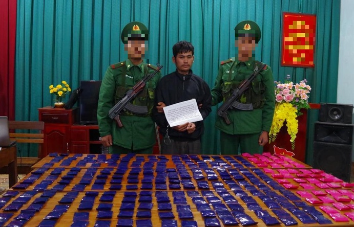 Bắt đối tượng người Lào vận chuyển 60.000 viên ma túy tổng hợp