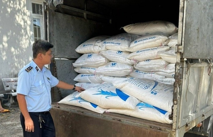 Phát hiện, bắt giữ đối tượng vận chuyển 6.400kg đường cát Thái Lan nhập lậu