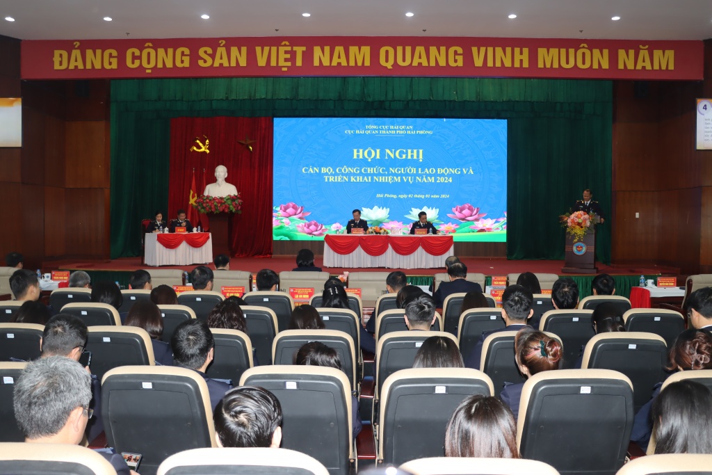 Hải quan Hải Phòng làm thủ tục cho hơn 2,2 triệu tờ khai trong năm 2023