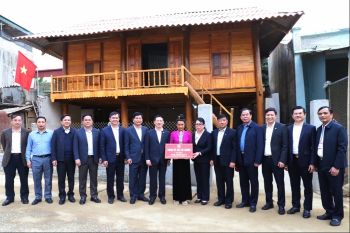 Bộ Tài chính trao 141 nhà Đại đoàn kết  tại huyện Mường Ảng – Điện Biên
