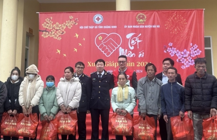 Hải quan Bắc Phong Sinh với Chương trình “Chợ Tết Nhân ái”