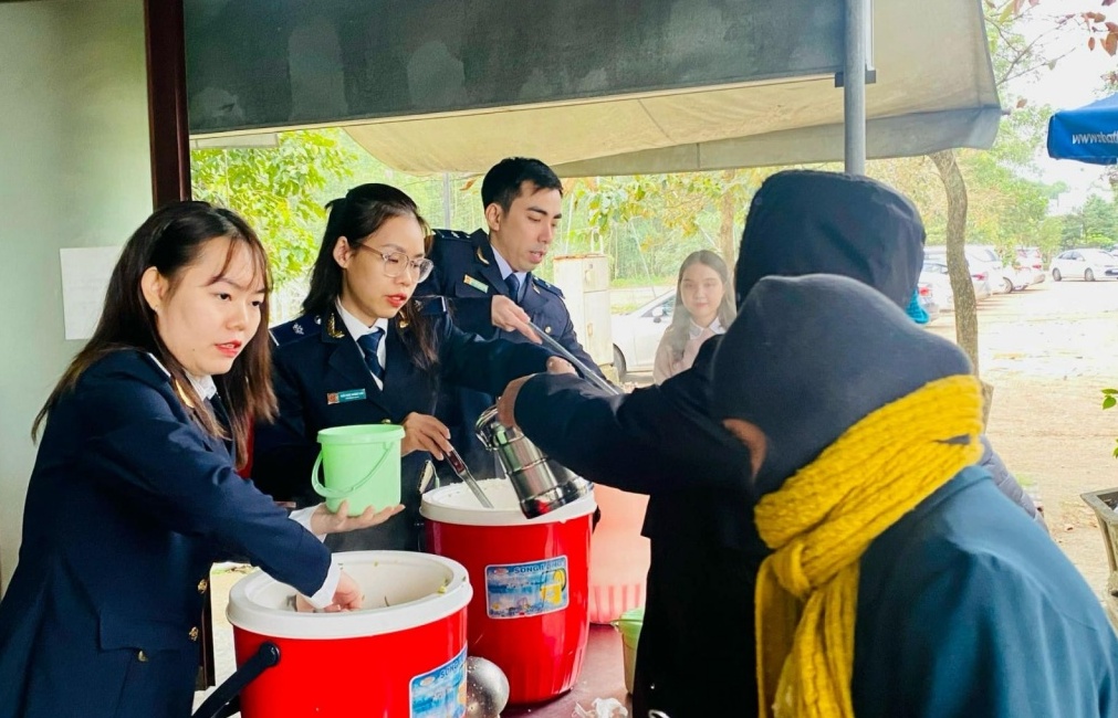 Thanh niên Hải quan Quảng Trị tổ chức chuỗi hoạt động tình nguyện nhân dịp Xuân Giáp Thìn