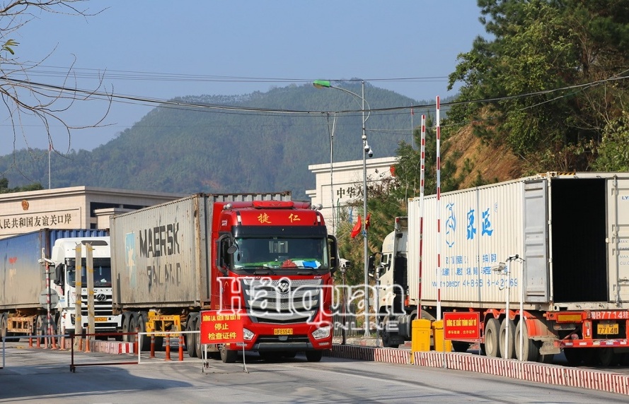 Hàng NK tăng cao, thông quan chậm ở cửa khẩu quốc tế Hữu Nghị