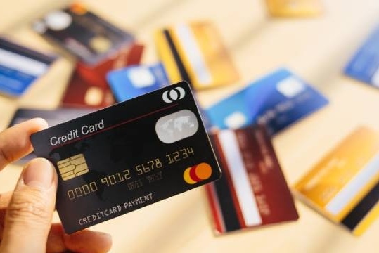 “Lỗ hổng” thẻ tín dụng