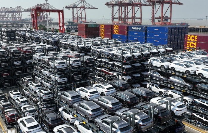 Ô tô nhập khẩu chất đống, các cảng châu Âu biến thành “bãi đỗ xe”