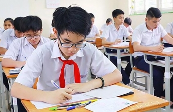 Vì sao “cuộc chiến” vào lớp 10 ở Hà Nội  luôn căng thẳng?