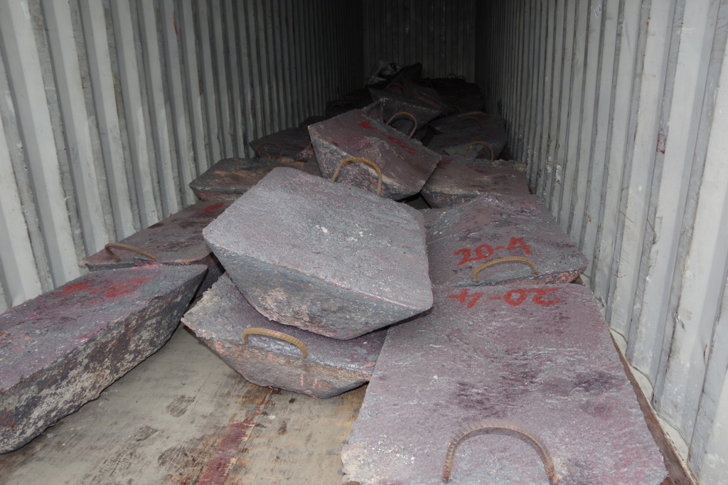 6 container kim loại xuất khẩu “đội lốt” gỗ ván ép
