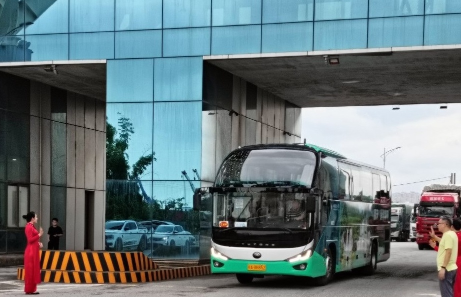 Khởi động hoạt động vận chuyển hành khách qua cầu Bắc Luân II, Móng Cái.