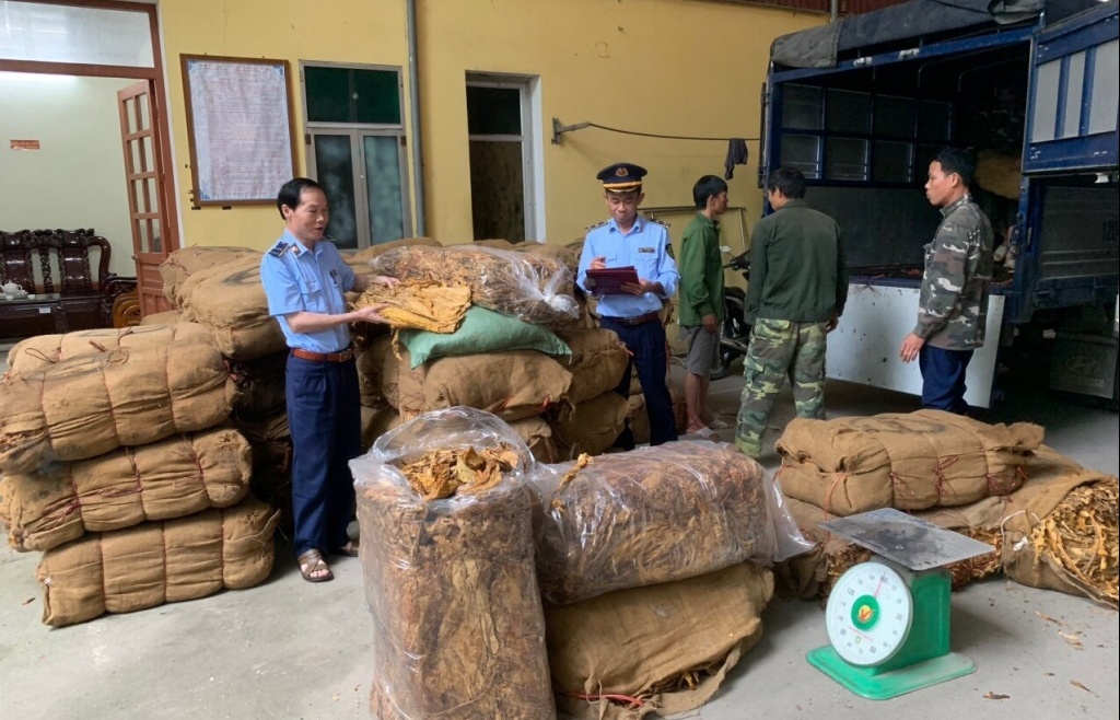 Lạng Sơn: Phát hiện gần 15 tấn thuốc lá nghi nhập lậu