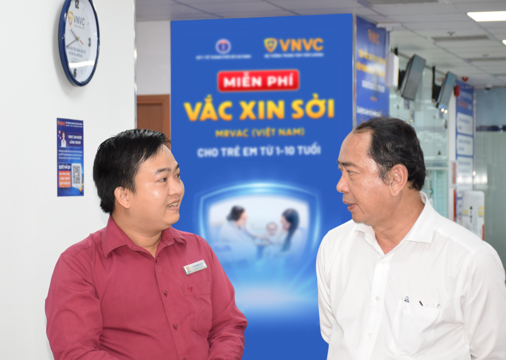 VNVC tiêm nhiều nhất trong ngày đầu chiến dịch tăng cường vắc xin sởi cho trẻ em TPHCM