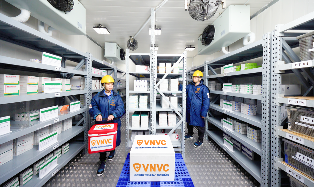 VNVC tiêm nhiều nhất trong ngày đầu chiến dịch tăng cường vắc xin sởi cho trẻ em TPHCM