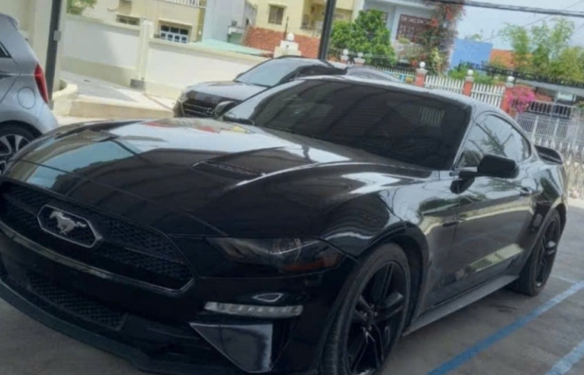 tam giu xe o to hieu ford mustang khong hoa don chung tu