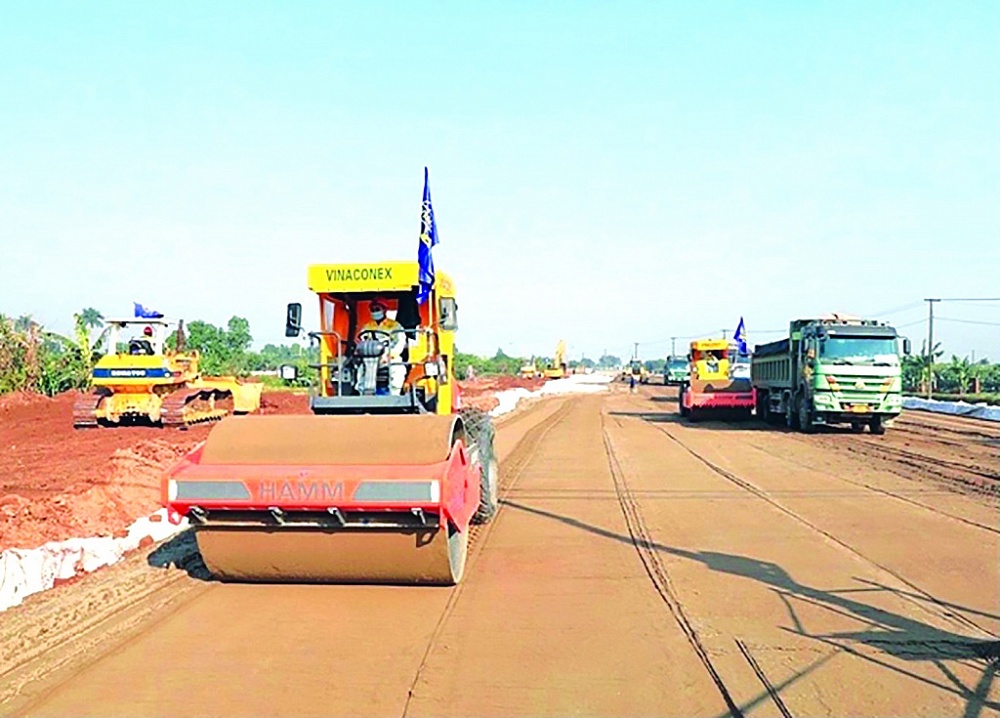 Thi công trên công trường đường vành đai 4 Hà Nội. 	Ảnh minh họa: ST