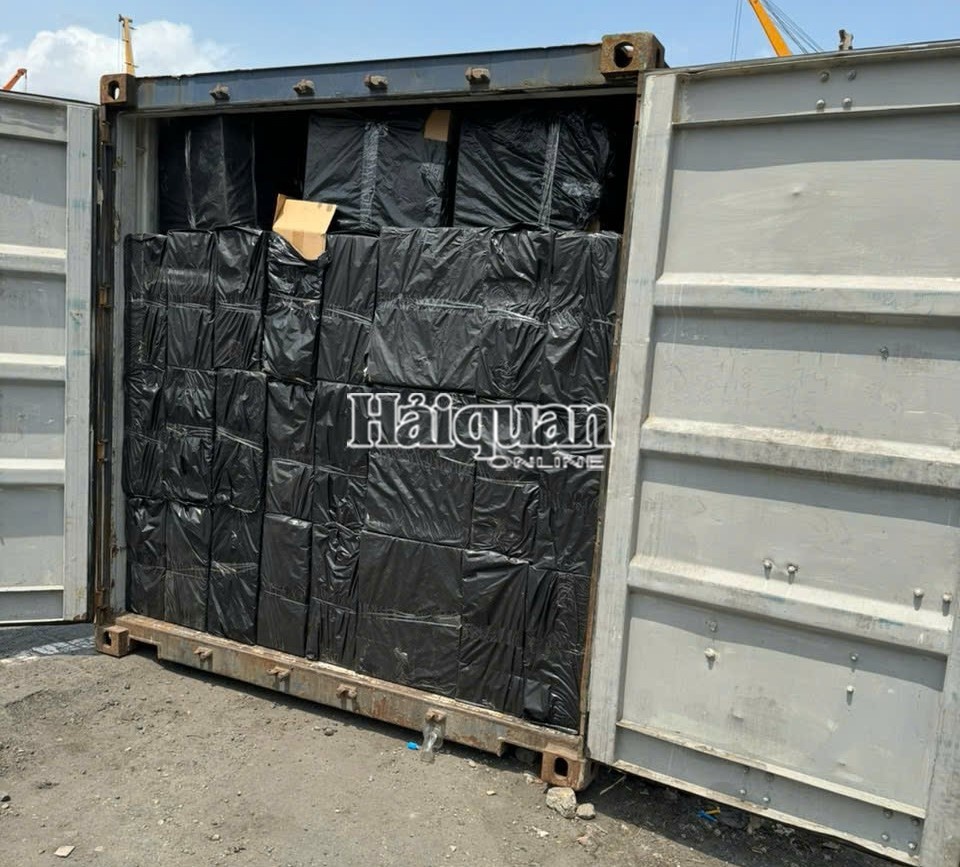 Hải quan bắt giữ cả container thuốc lá giả nhãn hiệu