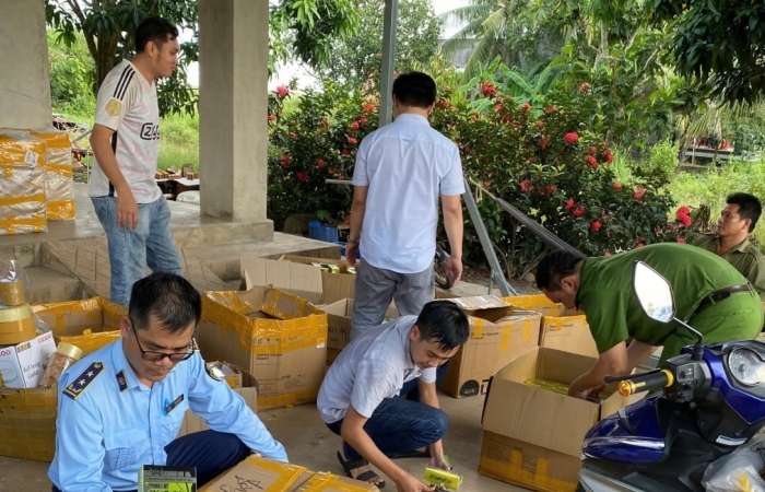 tay ninh phat hien thu giu hang nghin hop thuc pham chuc nang nhap lau