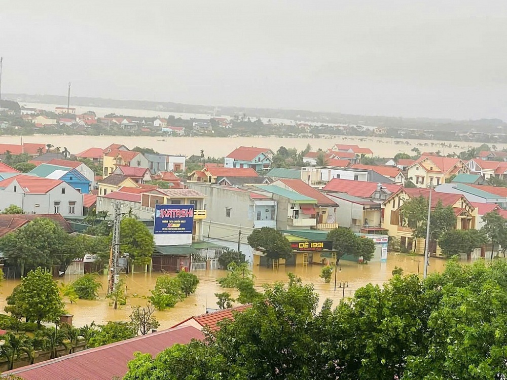 Quảng Bình: Hơn 15.000 ngôi nhà ngập trong lũ, chính quyền khẩn trương cứu hộ