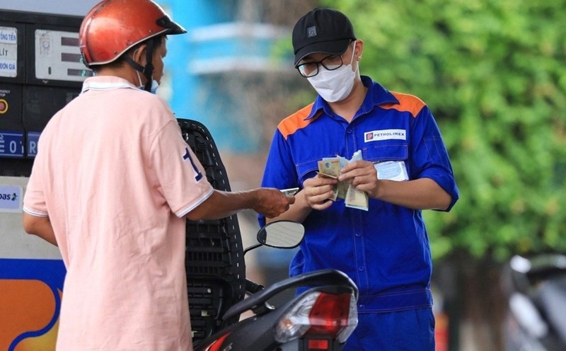 Giá xăng đảo chiều tăng sau khi giảm mạnh vào tuần trước