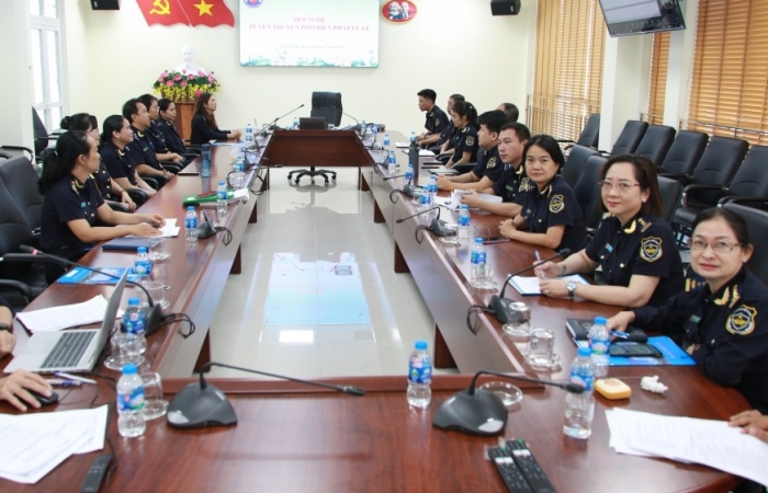 Chi cục Hải quan khu vực XX phổ biến 25 văn bản mới cho công chức