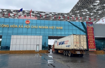 Hải quan Móng Cái đề xuất thúc đẩy thương mại qua cửa khẩu, lối mở