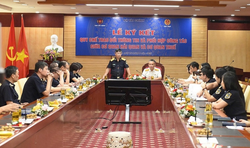 Ông Lưu Mạnh Tưởng, Phó Cục trưởng Cục Hải quan phát biểu tại buổi lễ.