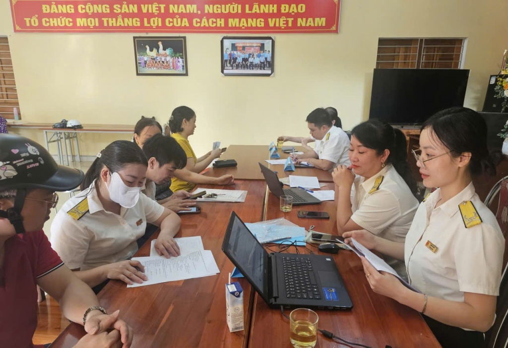 Thuế cơ sở 1 tỉnh Tuyên Quang triển khai 60 ngày cao điểm hỗ trợ hộ kinh doanh kê khai thuế