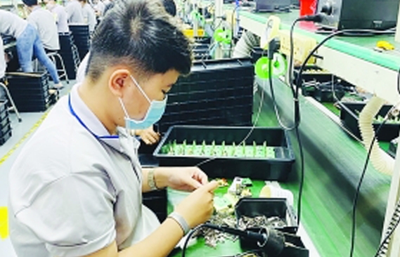 Ngành công nghiệp chế biến, chế tạo tiếp tục dẫn đầu tổng vốn đầu tư vào Việt Nam