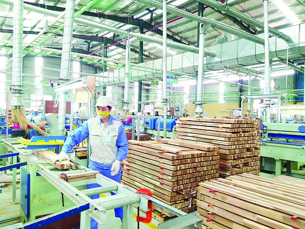 Mỗi năm thu về hàng chục tỷ USD XK, song gỗ Việt vẫn chưa có thương hiệu trên thị trường quốc tế  	 	Ảnh: N.Thanh