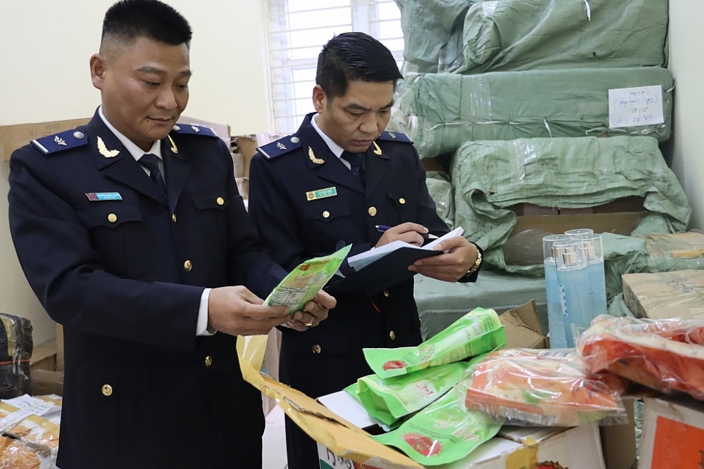 Nhiều loại hàng hóa vi phạm do Đội Kiểm soát Hải quan số 1 phát hiện, bắt giữ 	Ảnh: Quang Hùng