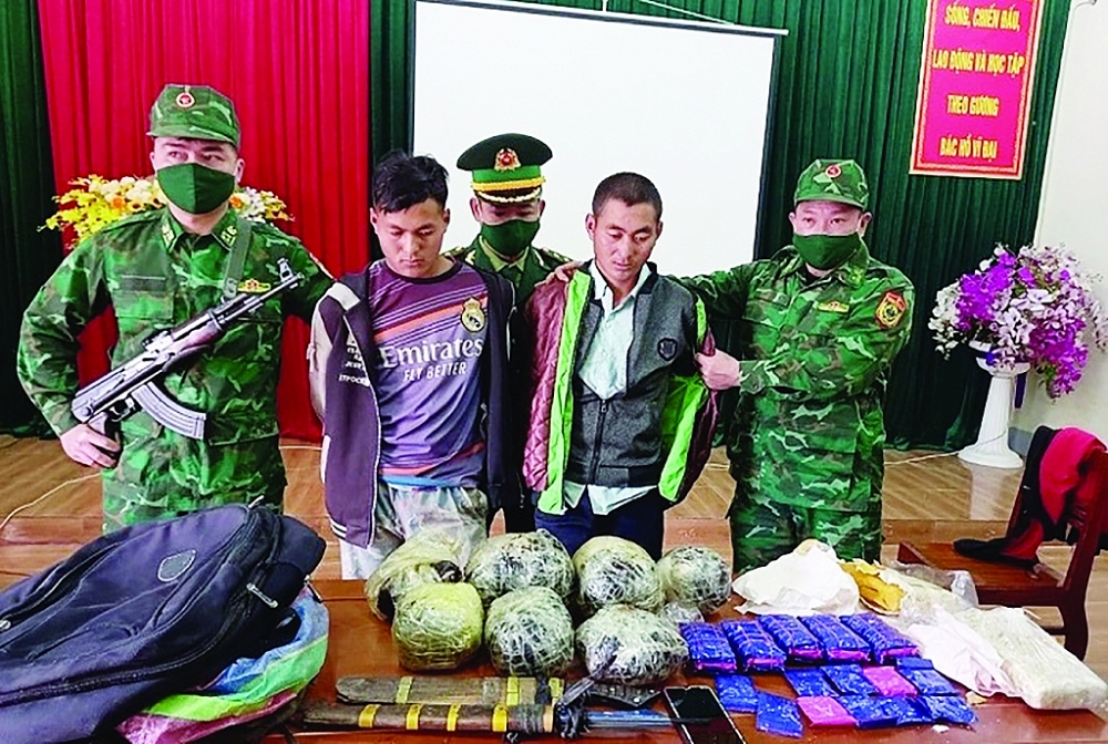 Biên phòng Nghệ An phá thành công chuyên án bắt giữ 2 đối tượng vận chuyển số lượng lớn ma túy ngày 25/1/2023.	 Ảnh: Hải Thượng