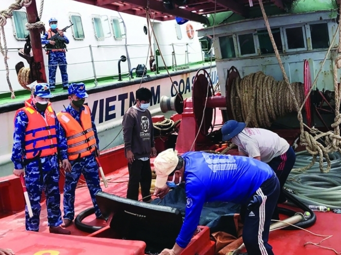 Cảnh sát biển- Biên phòng: Phối hợp ngăn chặn buôn lậu xăng dầu trên biển