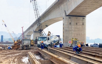 Thủ tướng chỉ thị đẩy mạnh đầu tư công, phấn đấu khởi công tất cả dự án năm 2024