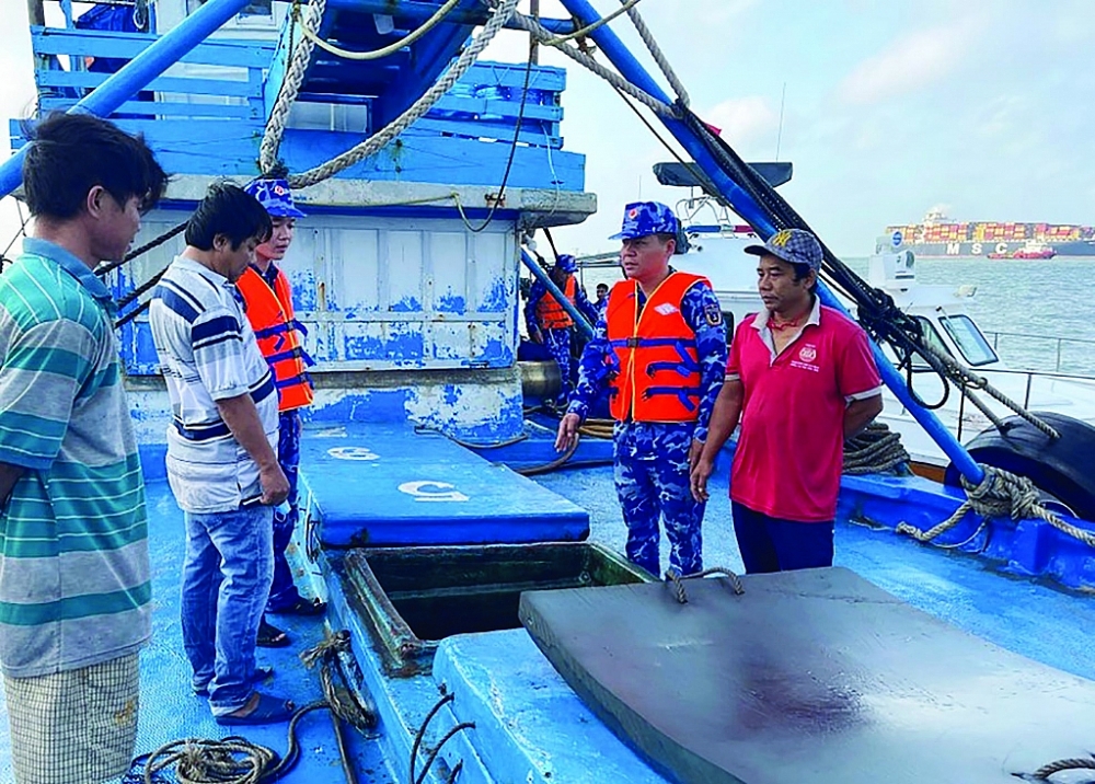 Cảnh sát biển: Ngăn nhiều vụ vận chuyển trái phép xăng dầu trên biển