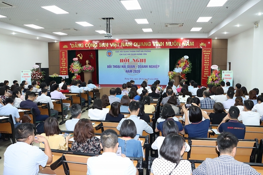 Hội nghị đối thoại doanh nghiệp do Chi cục Hải quan Hưng Yên tổ chức cuối tháng 10/2020. 	Ảnh: T.Bình