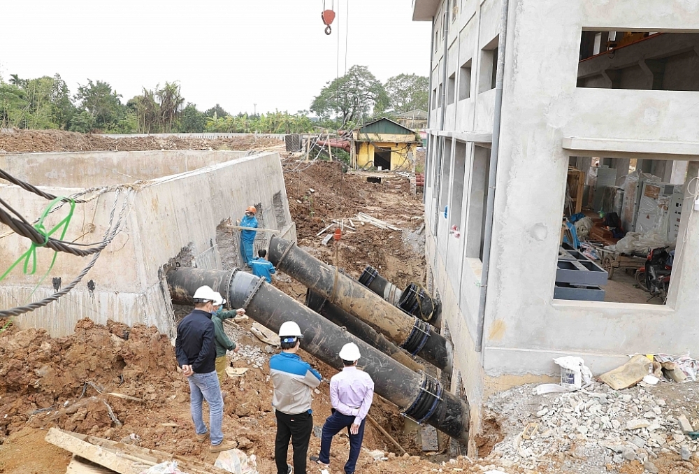 Dự án cải tạo nâng cấp hệ thống tưới trạm bơm Đông Sơn, huyện Chương Mỹ - Hà Nội đang được gấp rút triển khai. 	Ảnh: Thùy Linh